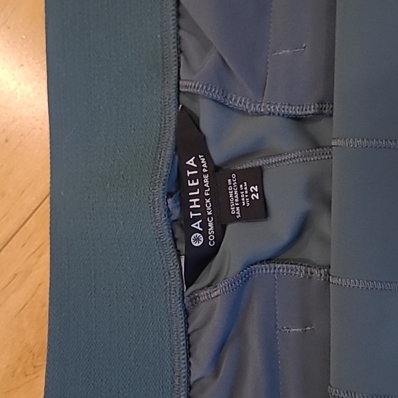 NWT Athleta Cosmic Kick Flare Pant - Picture 6 of 13